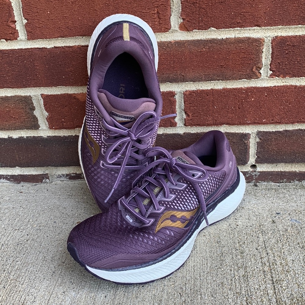 Womens Saucony Triumph 21 Trainers Size 8